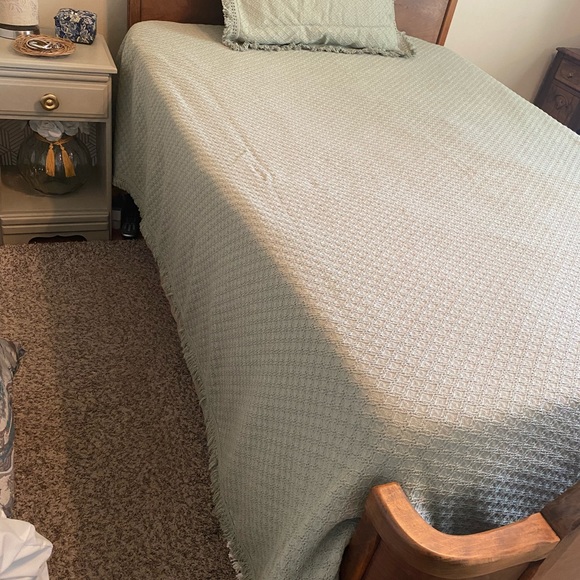 Lamont home full size sage green bedspread & matching sham - Picture 3 of 12